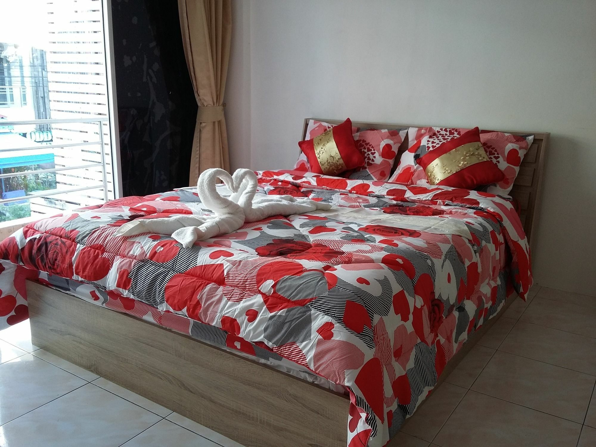 Sunshine Guesthouse Patong Extérieur photo